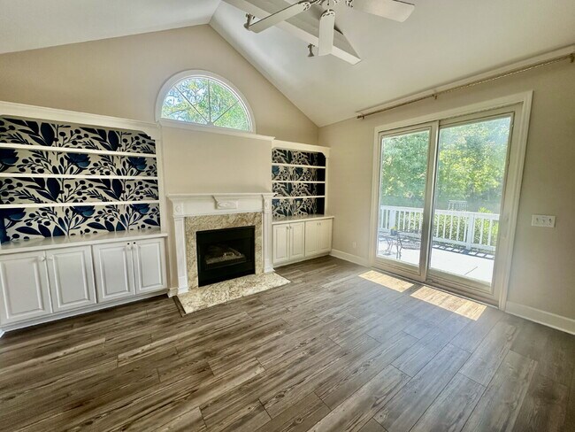 Building Photo - Moss Creek Home with a Gorgeous Water View!