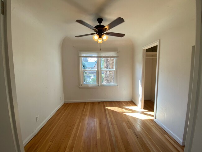 Building Photo - 2445 Custer Ave