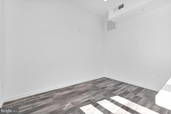 Building Photo - 506 H St NE