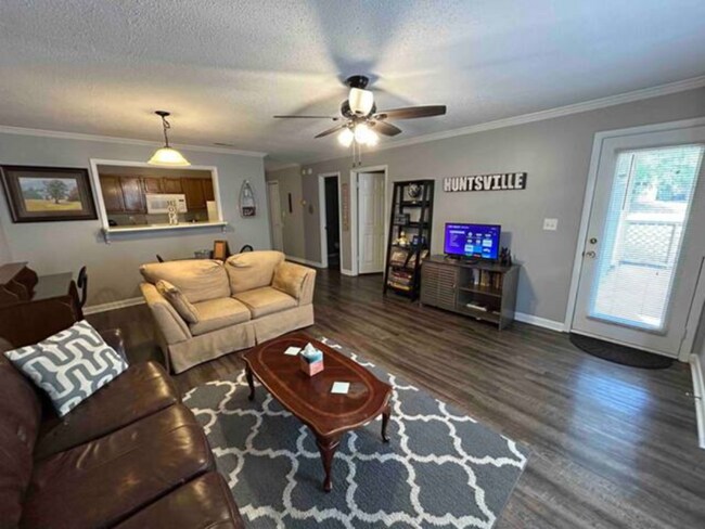 Building Photo - 4935-4937 7 Pine Cir