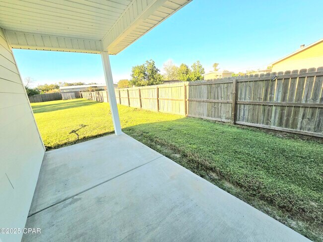 Building Photo - 3225 10 Acre Rd
