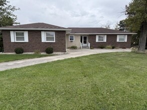 Building Photo - 123 E Division Rd