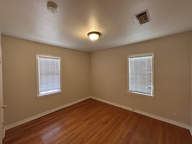 Building Photo - "Charming 4-Bed, 2-Bath Home