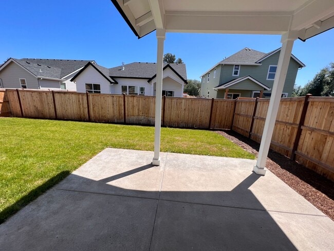 Building Photo - Brand new 3 bedroom home In South Springfi...