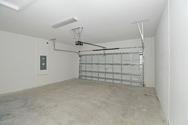 Building Photo - 5729 SE Sky Blue Cir