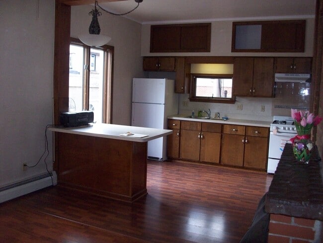 Kitchen - 473 Virginia St