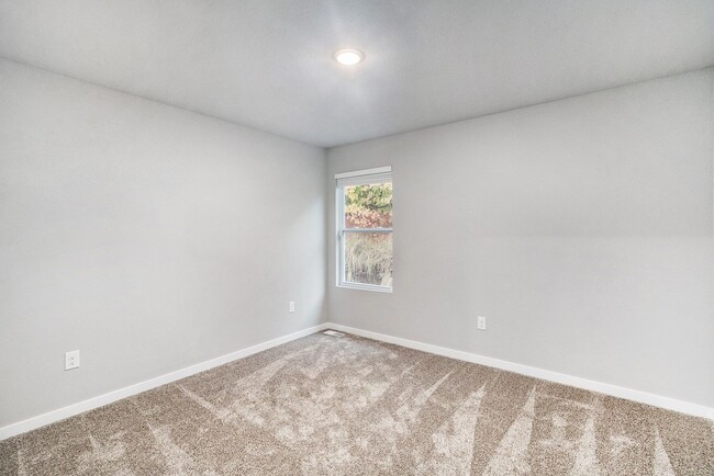 Building Photo - Brand New 5 Bedroom Condo!