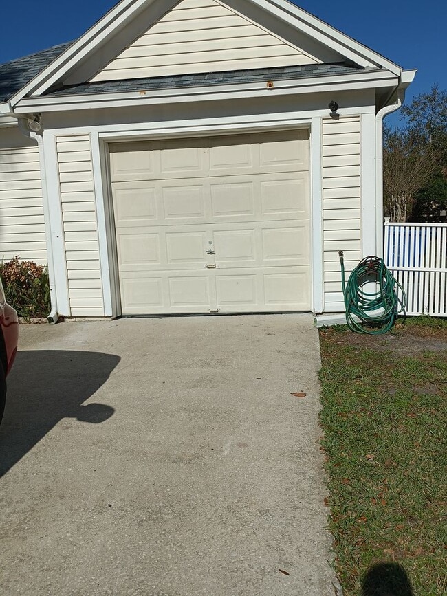 Building Photo - 2 Bed / 2 Bath Single Family for Rent in Oviedo, FL