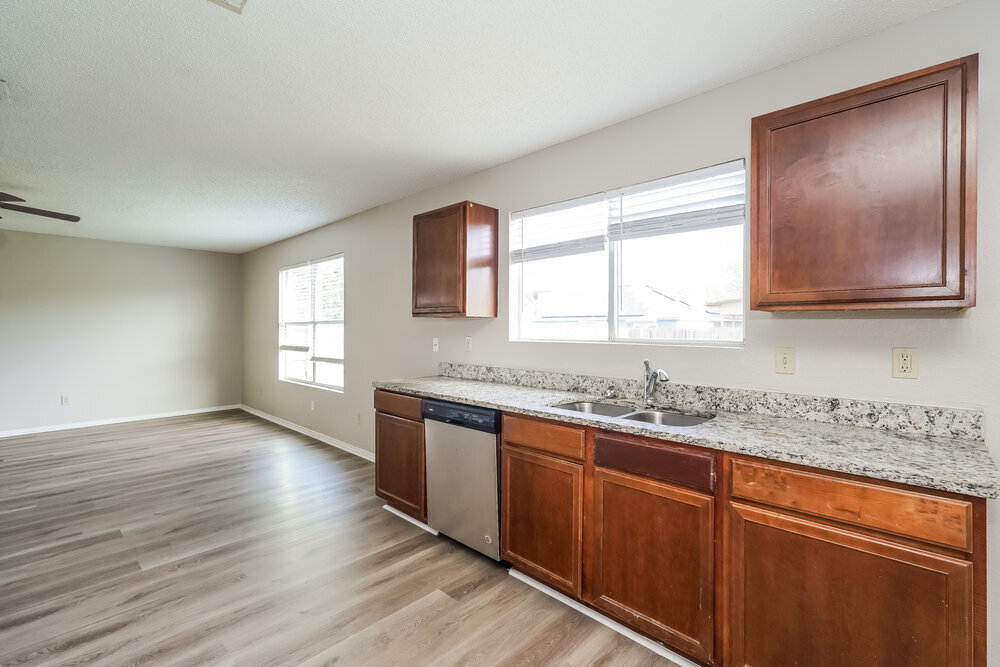 Building Photo - 300 Dakota Ridge Dr