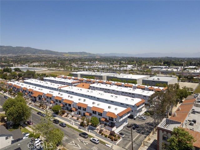 Building Photo - 10030 Owensmouth Ave