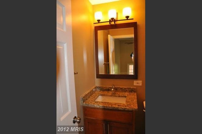 Hallway Bath - 3378 Whipple Ct