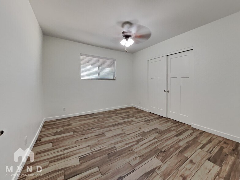 Building Photo - 1544 W 6th St