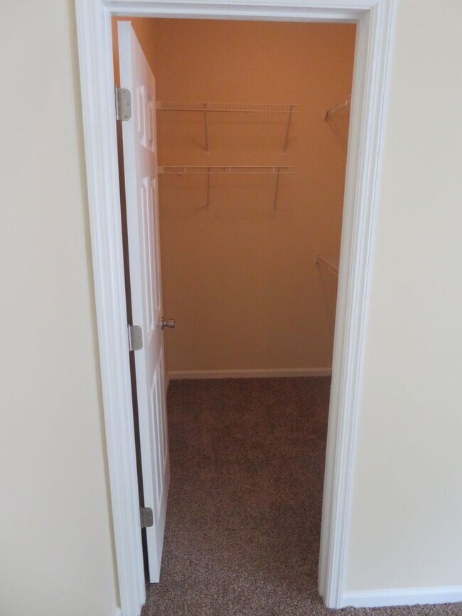 Building Photo - 3 Br 2.5 BA in Southwest