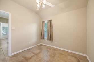 Building Photo - 207 Lockridge Hill Ln