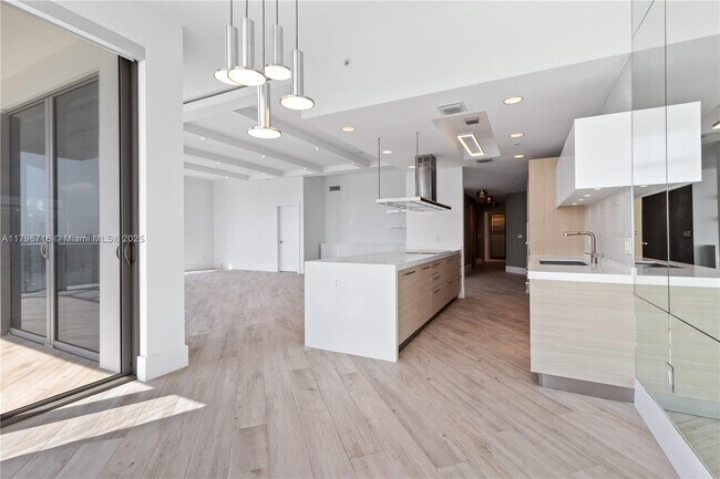 Building Photo - 17301 Biscayne Blvd