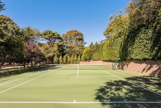 Building Photo - 32 S Beach Rd