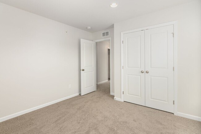 Building Photo - 3246 Parade St