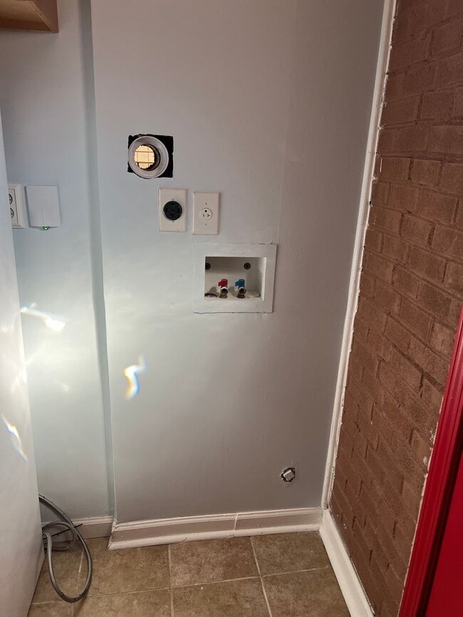 Building Photo - 1 Bedroom Apartment For Rent
