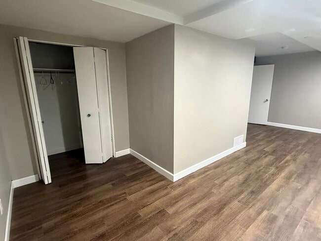 Building Photo - 2505 Zinran Ave S