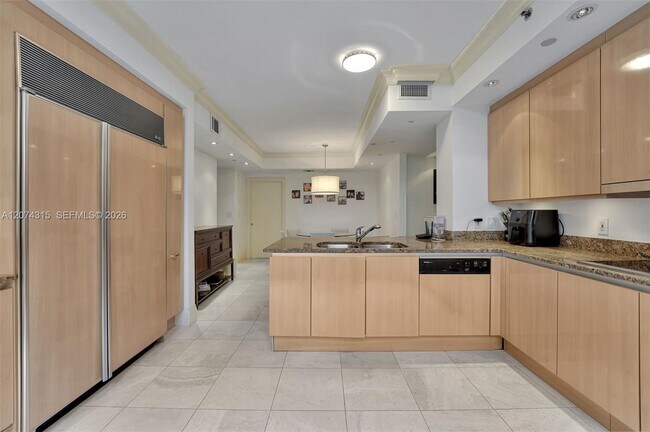 Building Photo - 791 Crandon Blvd