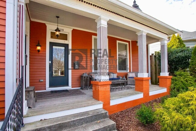 Building Photo - 1208 Woodland St