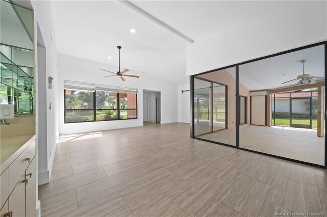Building Photo - 2284 SW Spoonbill Dr