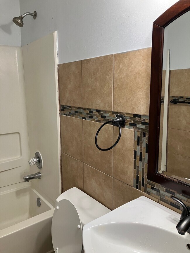 Building Photo - 7054 Foxhall Dr