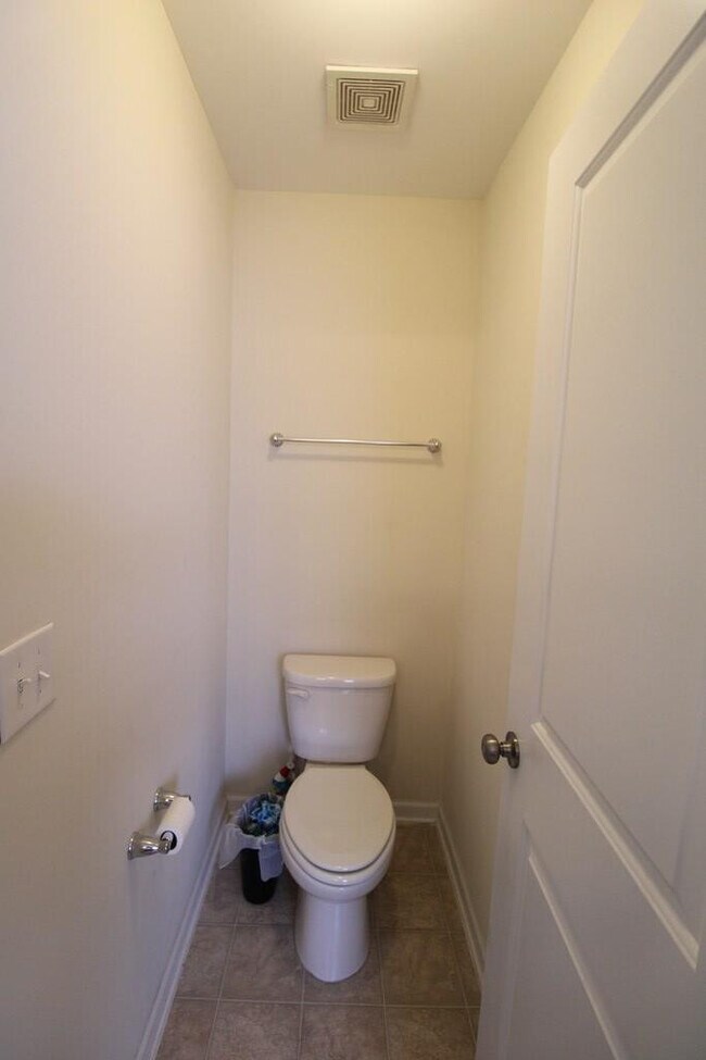 Building Photo - 870 Cormier Dr