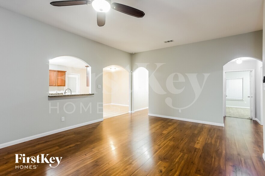Building Photo - 3300 Overstreet Ln