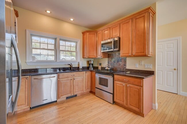 Building Photo - 15 Beechwoods Rd