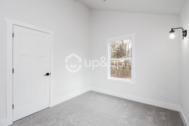 Building Photo - Fantastic 2bd/2ba home! Let yourself in!
