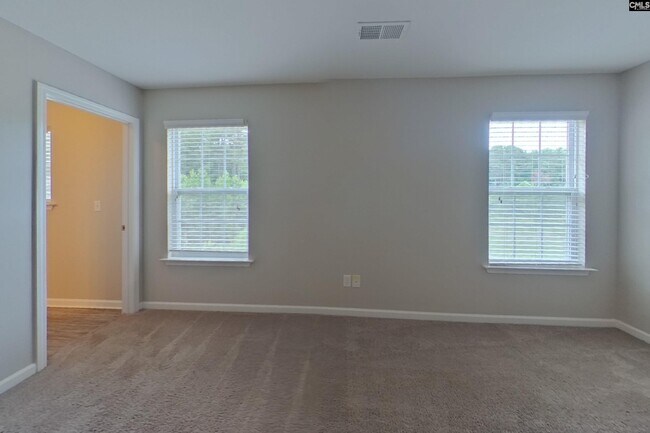 Building Photo - 304 Longfellows Ln