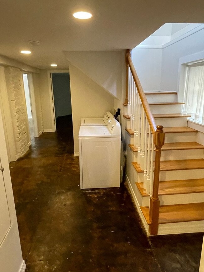 Building Photo - 3115-3115 Constance St