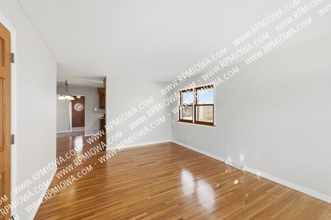 Building Photo - 3212 Ashwood Dr