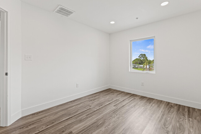 Building Photo - 4498 SW Port St Lucie Blvd
