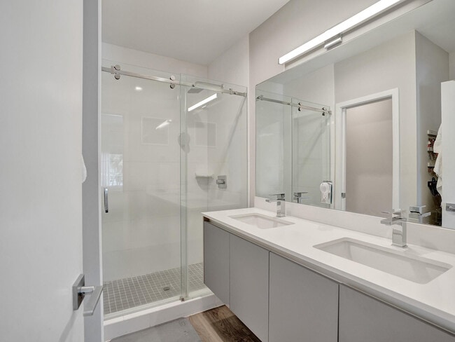 Building Photo - 1604 SW 4th Ave