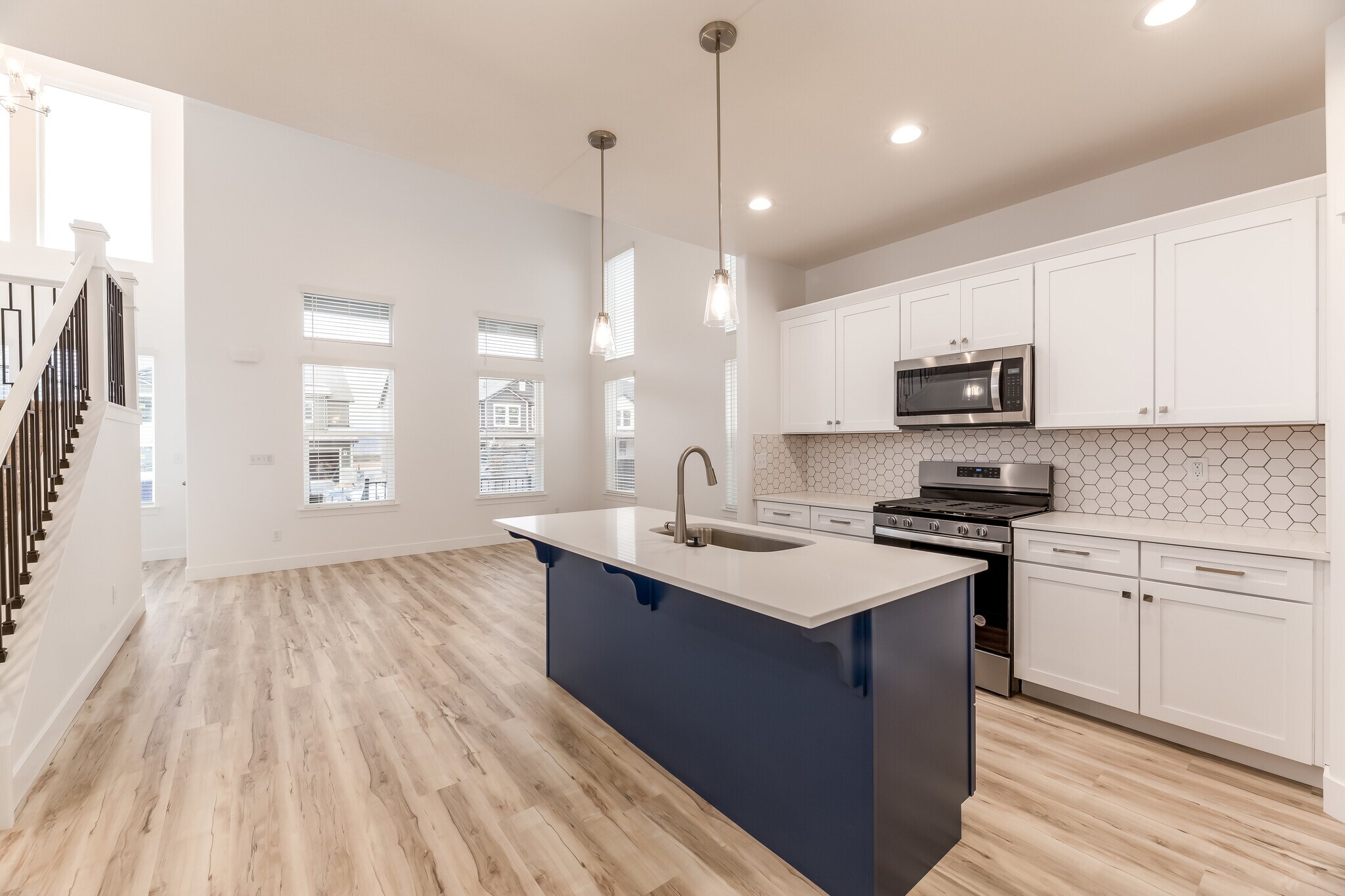 Building Photo - 13694 S Devers Dr