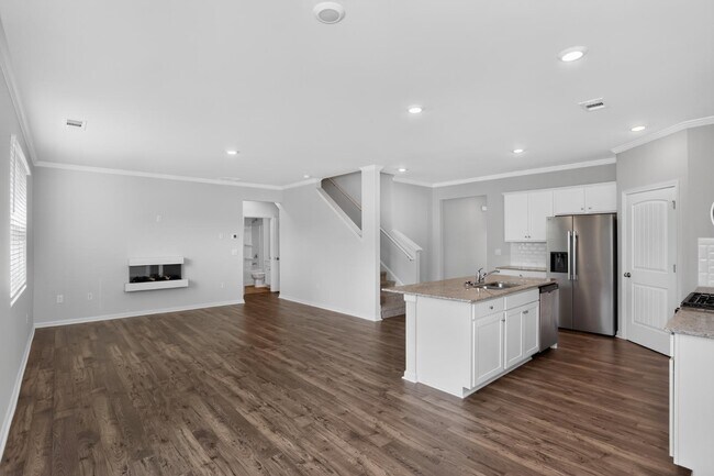 Building Photo - 383 King Vlg