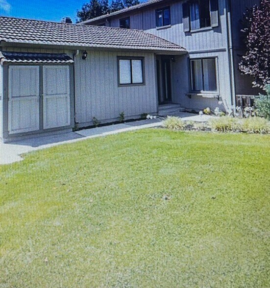 Building Photo - 9 Moraine Ct