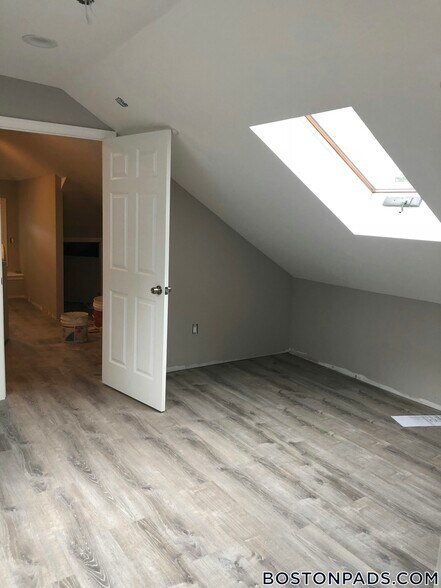 Building Photo - 39 Long Ave