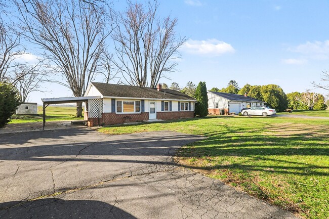 Building Photo - 3 bedroom ranch home