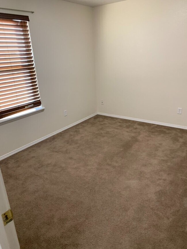 Building Photo - Newer home in the Sawtooth Lakes Neighborh...