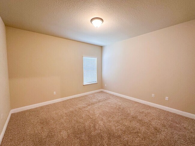 Building Photo - Well maintained 4 bedroom home with 2 car garage