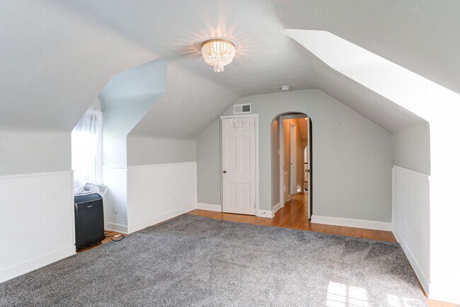 Building Photo - 4 bedroom, 2.5 bathroom home in Camp Hill