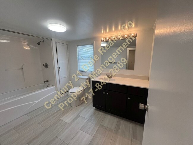 Building Photo - 3 Bedroom, 1 Bath Home in Spring Grove School District with Brand new LVP Flooring