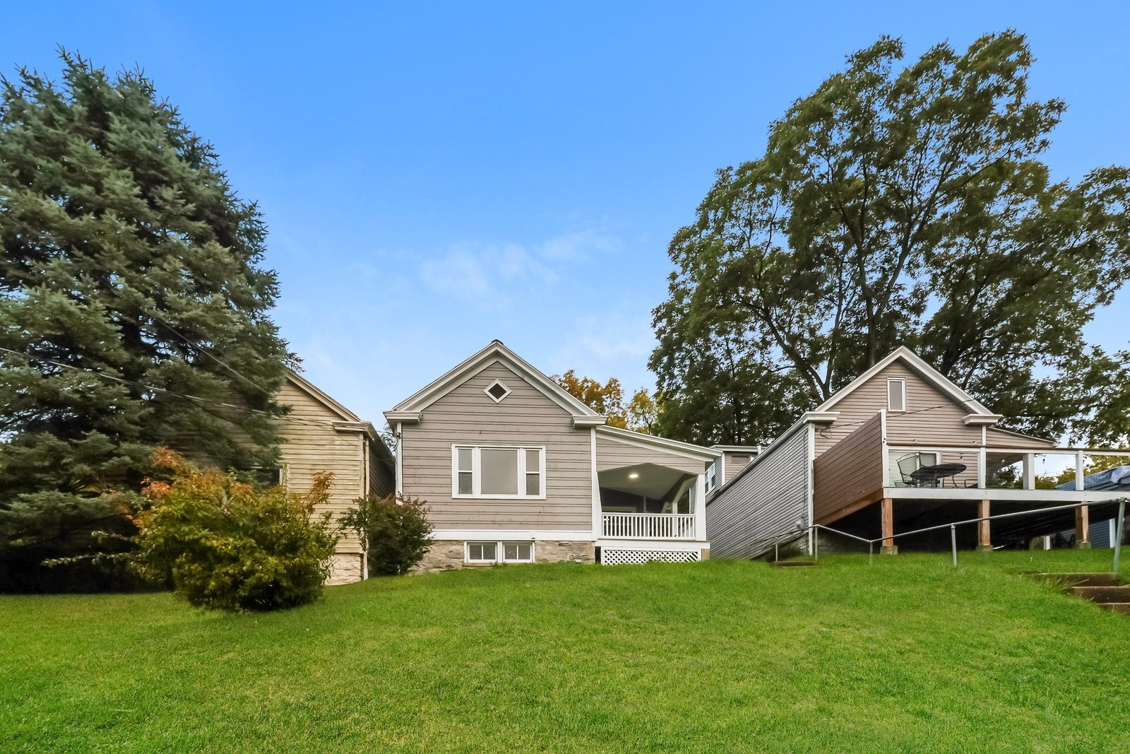 Building Photo - 1224 6th Ave