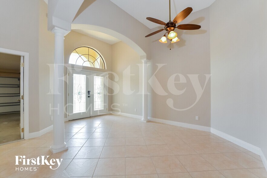 Building Photo - 1655 James Cir