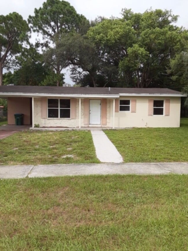 Building Photo - 3 Bed 1 Bath Home | Pet Friendly | Washer Dryer Hook Ups | Section 8 Welcome