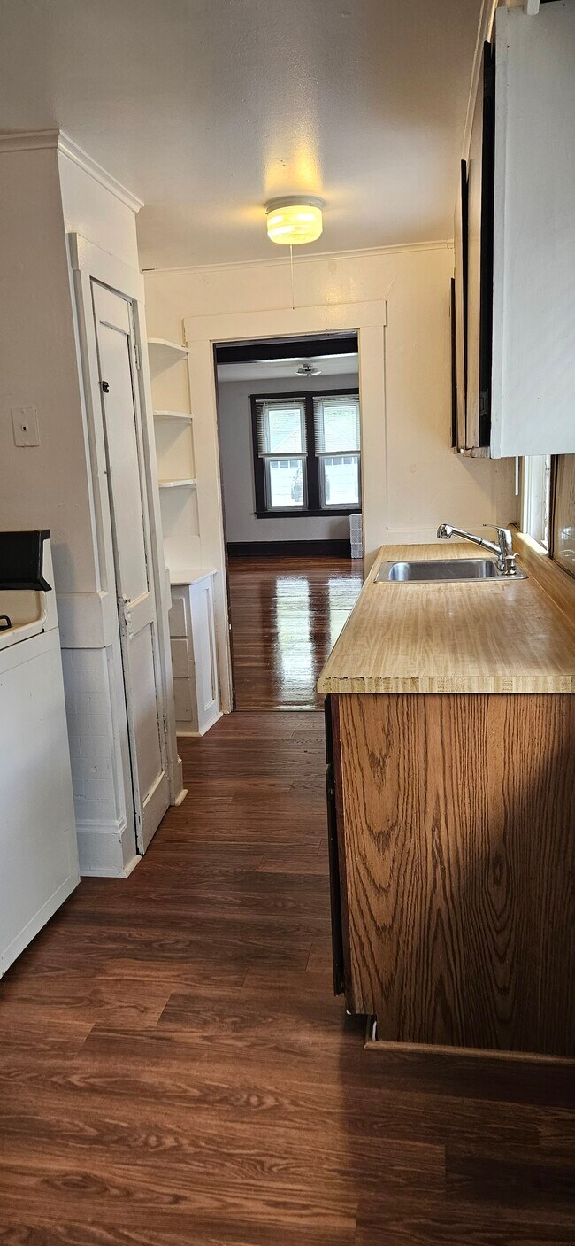 Building Photo - 96 Central St