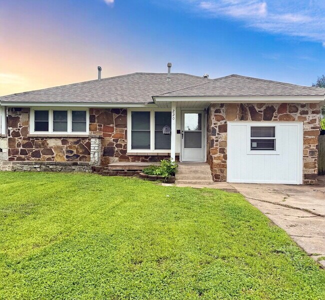 Primary Photo - Charming 4-Bedroom Home with Spacious Layo...